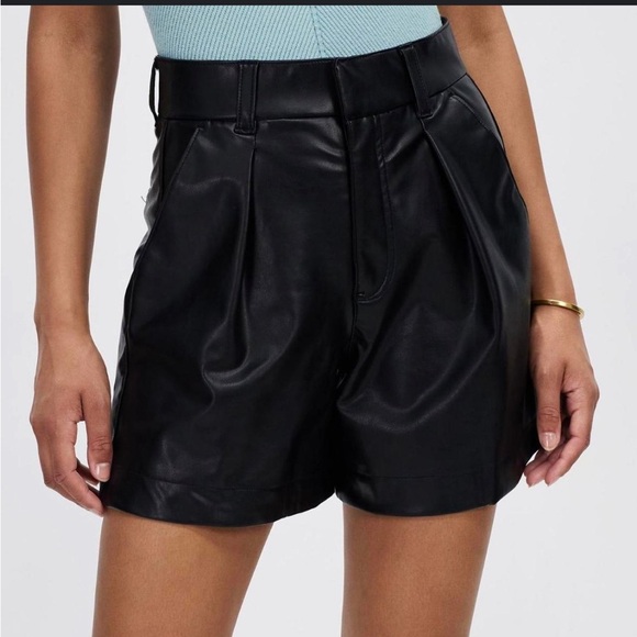 Abercrombie & Fitch Black Faux Leather High Waisted Shorts M Pleated - Picture 1 of 7